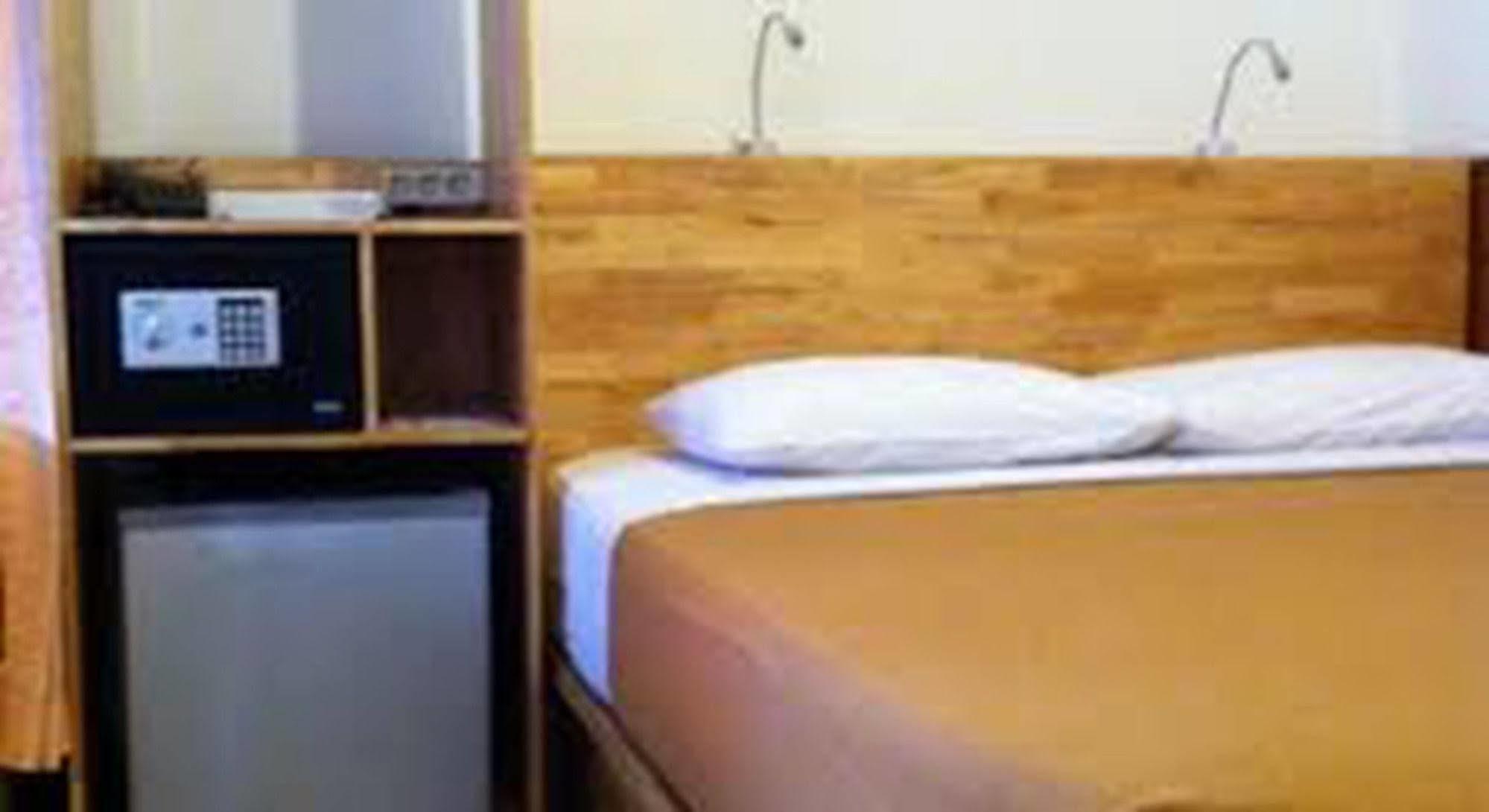 Hotel Karthi Kuta Kuta Lombok Exteriör bild