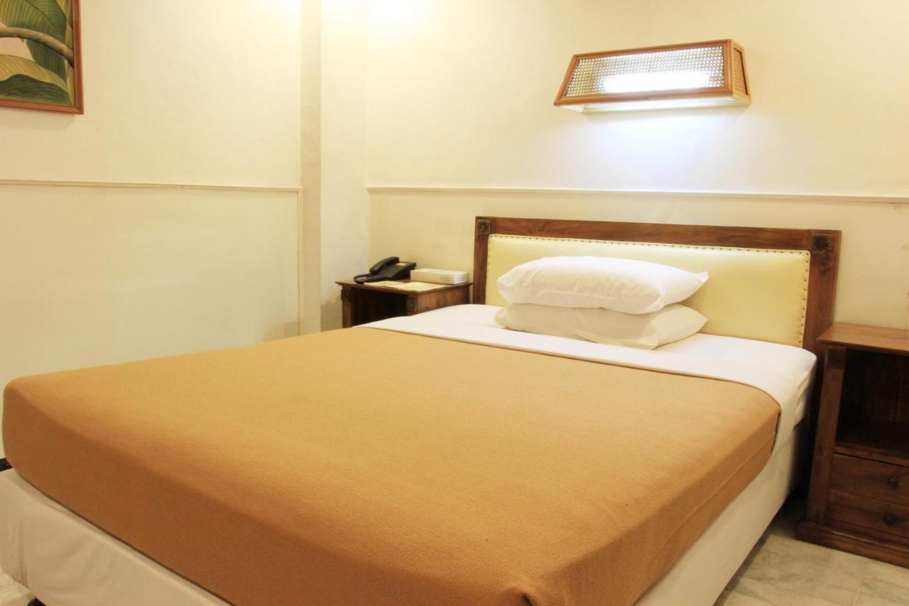 Hotel Karthi Kuta Kuta Lombok Exteriör bild