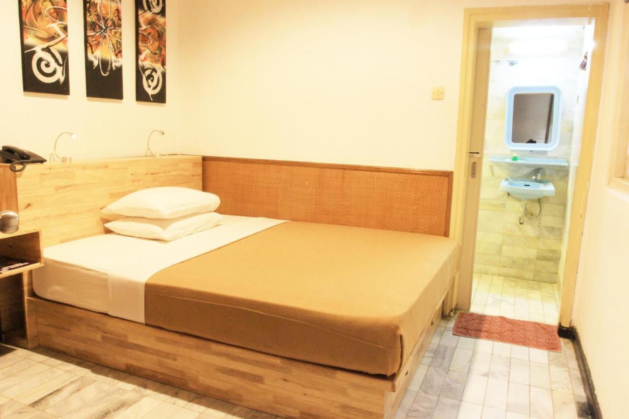 Hotel Karthi Kuta Kuta Lombok Exteriör bild